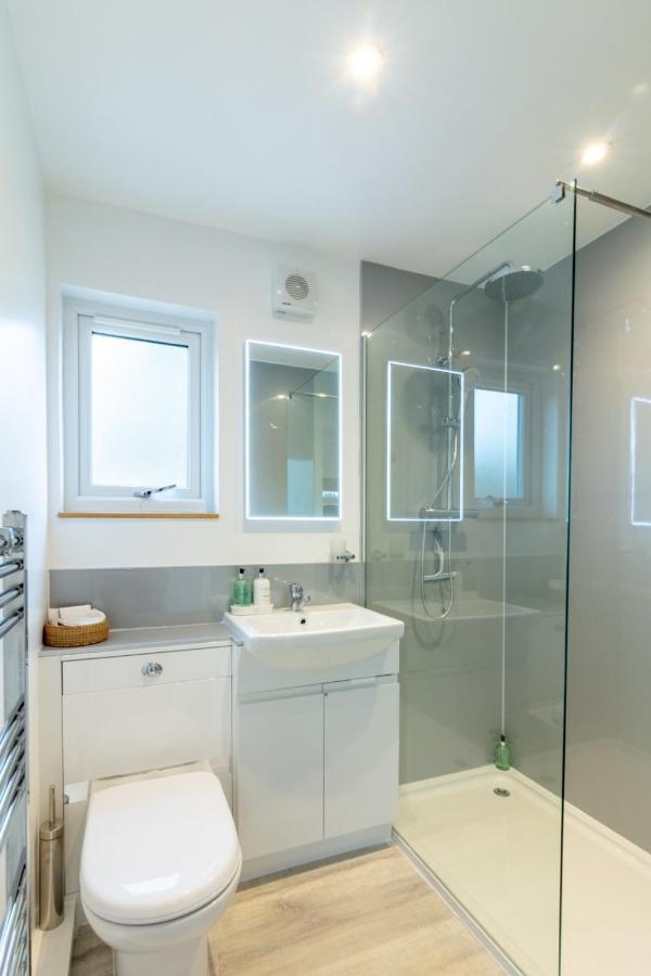 Allt Mor Rentals - Chalet With Hot Tub, And Studio Apartment No Hot Tub Roybridge Exterior foto