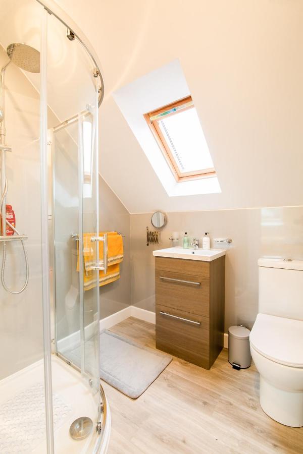 Allt Mor Rentals - Chalet With Hot Tub, And Studio Apartment No Hot Tub Roybridge Exterior foto