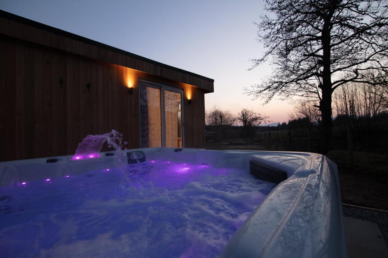 Allt Mor Rentals - Chalet With Hot Tub, And Studio Apartment No Hot Tub Roybridge Exterior foto