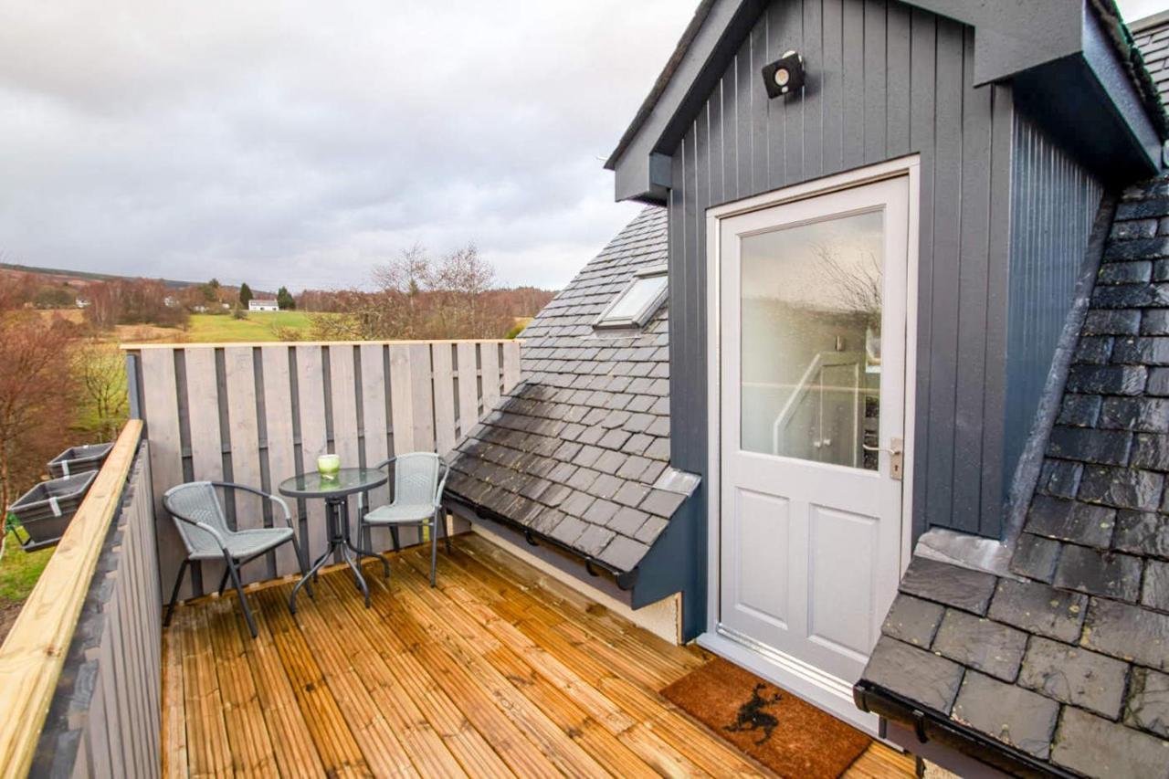 Allt Mor Rentals - Chalet With Hot Tub, And Studio Apartment No Hot Tub Roybridge Exterior foto