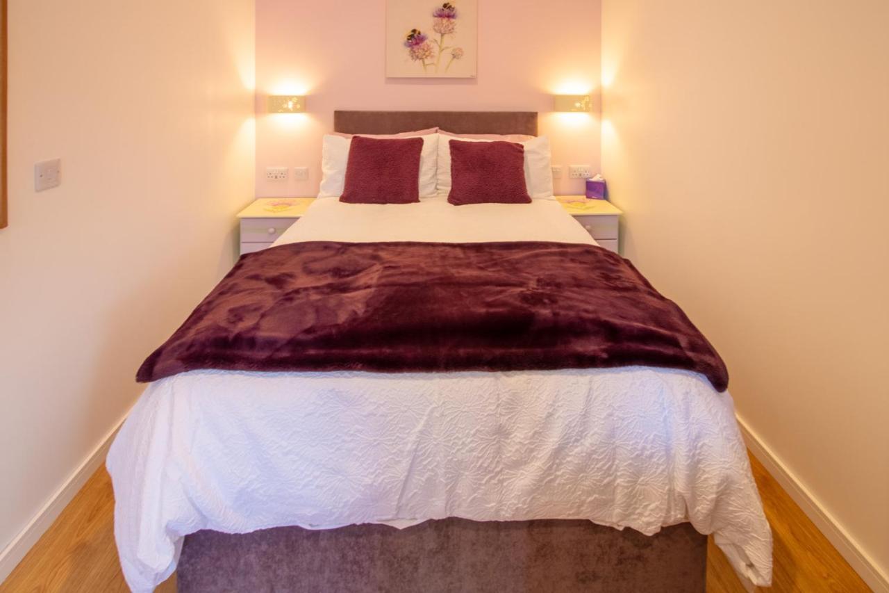 Allt Mor Rentals - Chalet With Hot Tub, And Studio Apartment No Hot Tub Roybridge Exterior foto