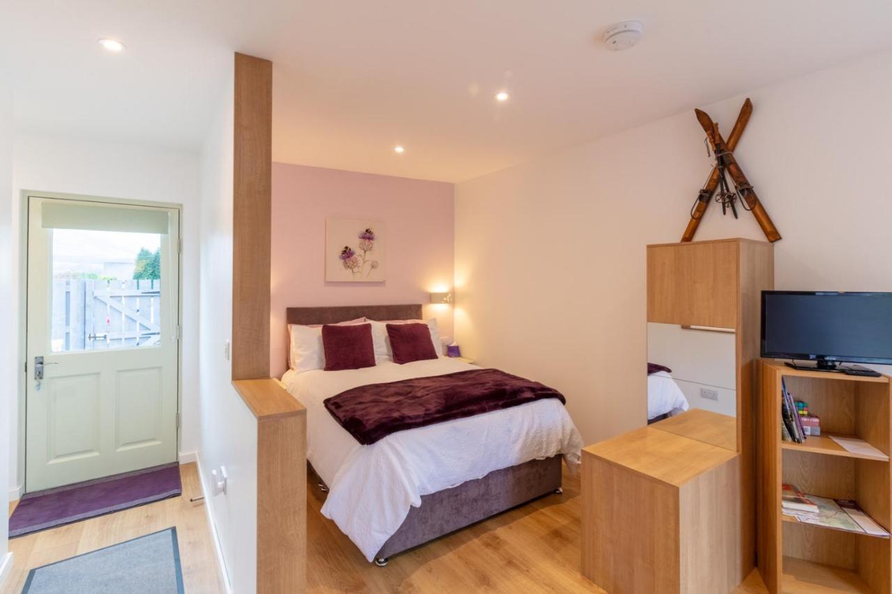 Allt Mor Rentals - Chalet With Hot Tub, And Studio Apartment No Hot Tub Roybridge Exterior foto