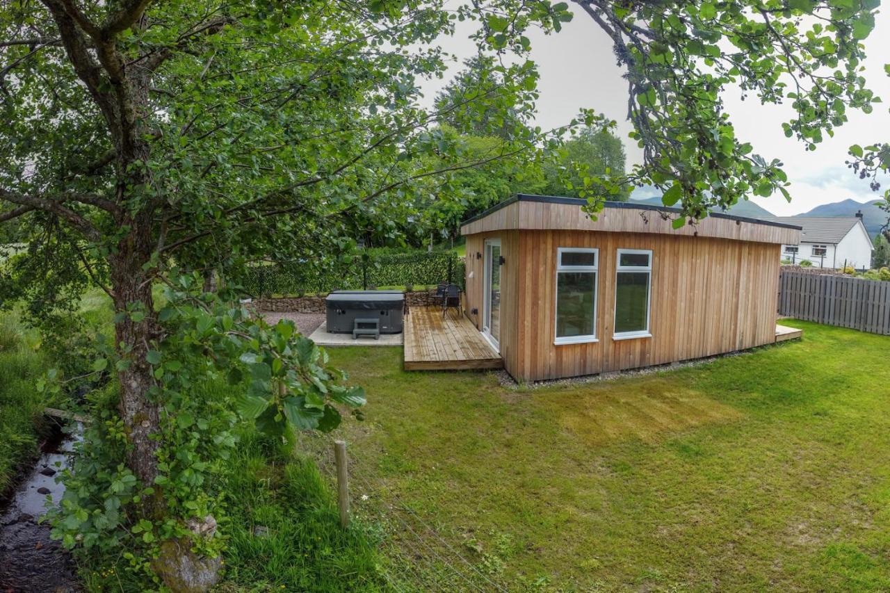Allt Mor Rentals - Chalet With Hot Tub, And Studio Apartment No Hot Tub Roybridge Exterior foto