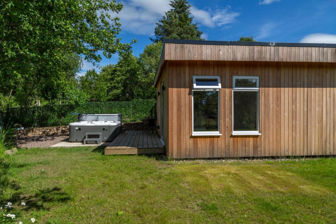 Allt Mor Rentals - Chalet With Hot Tub, And Studio Apartment No Hot Tub Roybridge Exterior foto