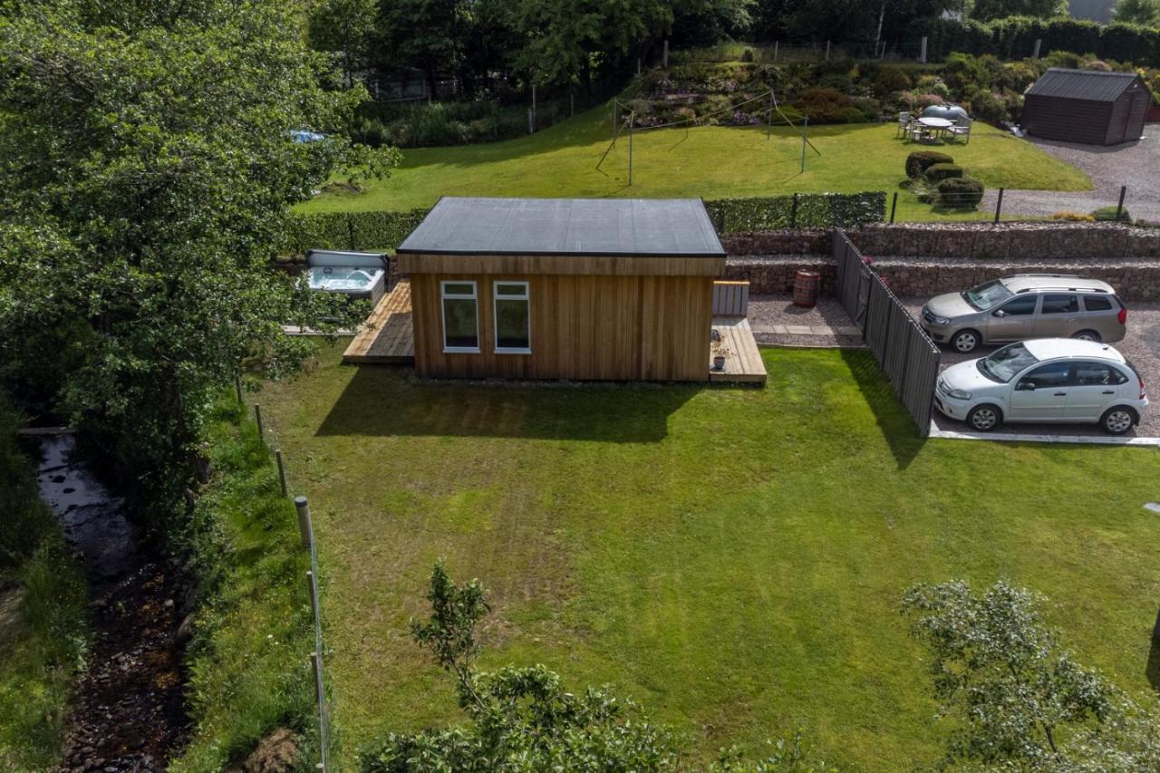 Allt Mor Rentals - Chalet With Hot Tub, And Studio Apartment No Hot Tub Roybridge Exterior foto
